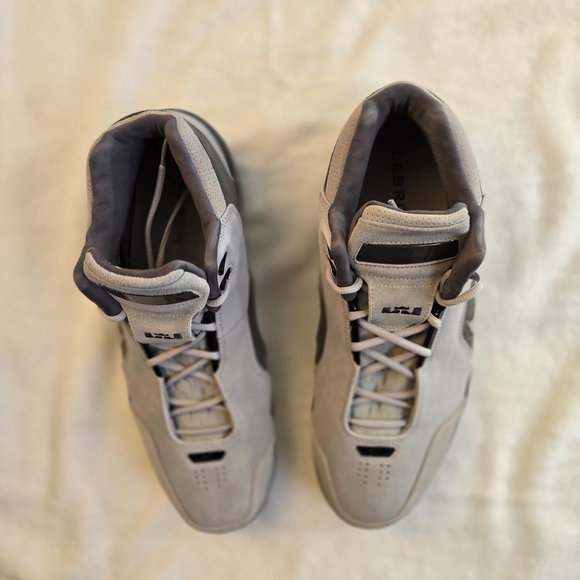 Nike Men's Gray Sneakers - Picture 5 of 8